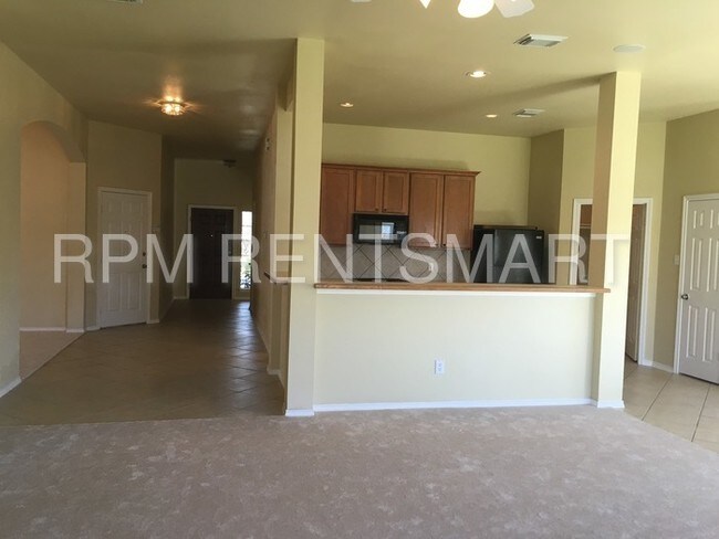 Building Photo - Big, Open, 4 Bedroom Home in Shadow Glen