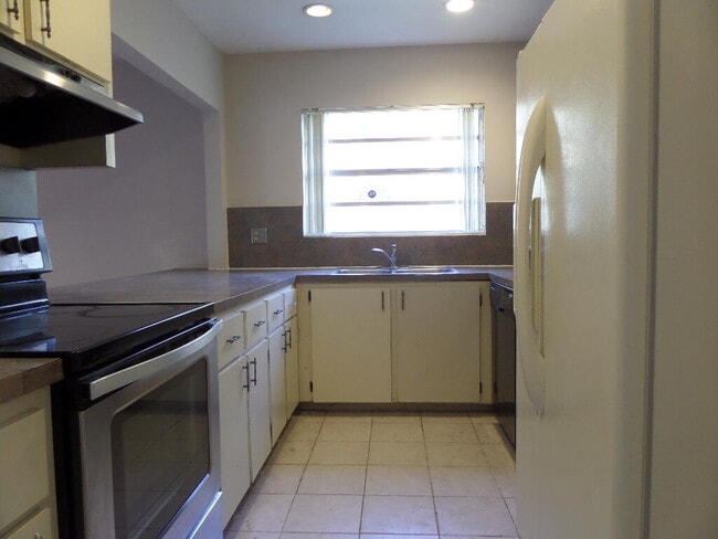 Foto del edificio - 8633 Pluto Terrace