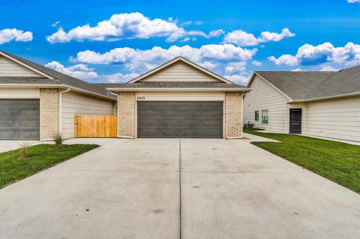 1610 S Limuel St, Wichita, KS 67235 Townhome Rentals in Wichita KS