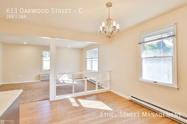 Foto del edificio - 613 Oakwood St