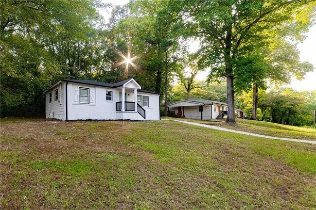Building Photo - 1071 Rebel Forest Dr SE