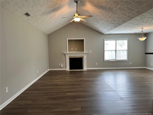 Building Photo - 654 Hogart St