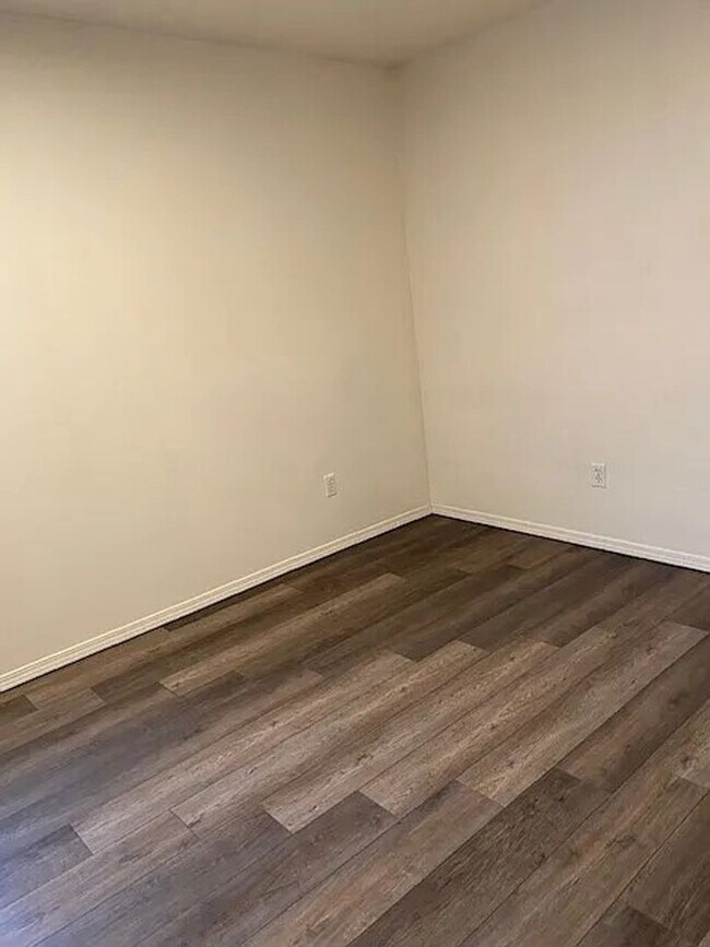 Foto del edificio - 839 S Division St