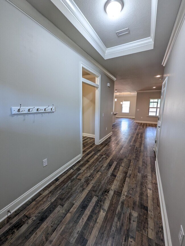 Foto del edificio - 8934 E River Dr