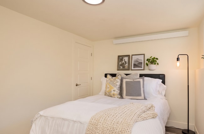 Foto del edificio - Ballard Seattle 3 Bedroom Apartment for Rent | In-Unit Laundry, Pet Friendly, Parking Available &...