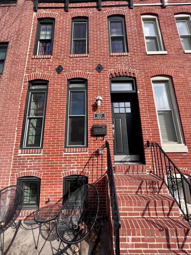 Primary Photo - Recently Renovated 4Bedroom Townhome in Ri...
