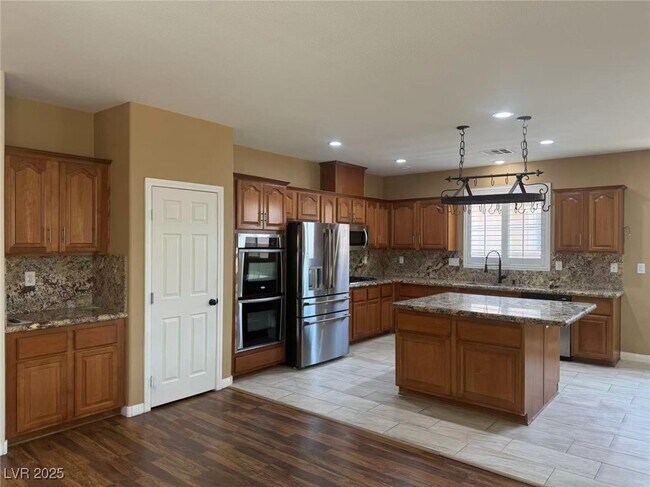 Building Photo - 9113 W Parkstone Ave