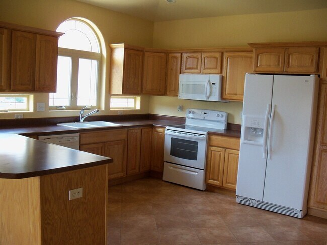 Foto del edificio - * PENDING APPLICATION * 6 BEDROOMS | 3 BAT...