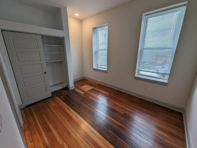 Foto del edificio - 3611 Newton Ave