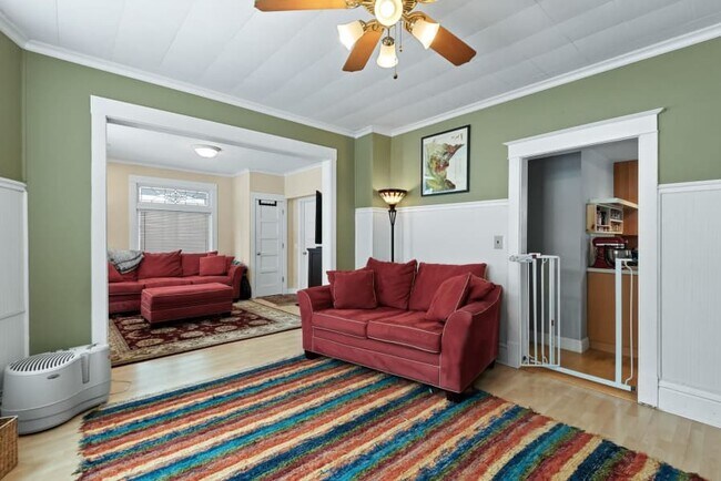 Foto del edificio - 671 Canton St