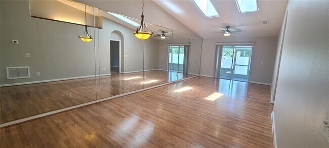 Foto del edificio - 3531 Forest Branch Dr