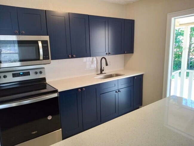 Building Photo - Cute and Cozy 3 Bedroom 1 Bath North Jacks...
