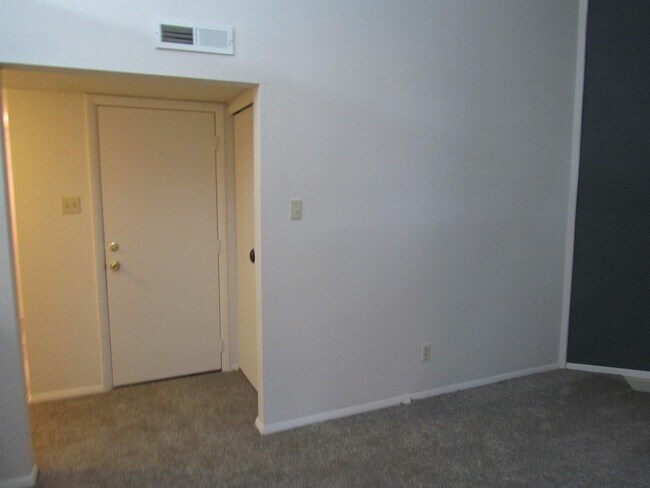Building Photo - Contact Peggy  501 676 1758 or Heather 501...