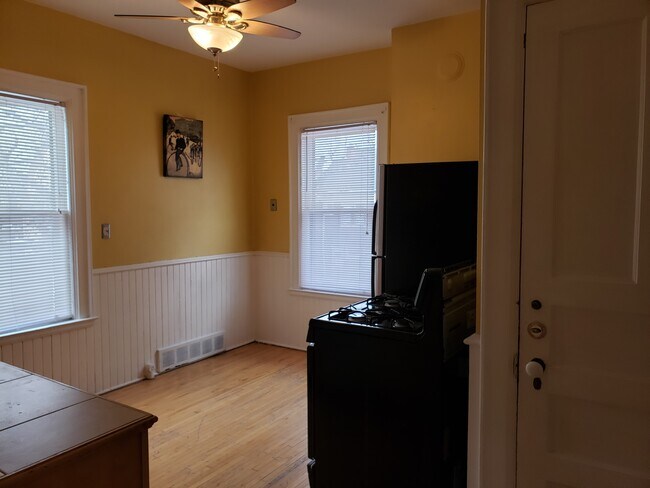 Building Photo - 57 W Oakwood Pl