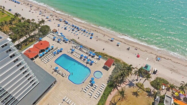 Foto del edificio - 19201 Collins Ave