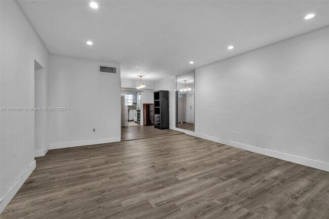 Foto del edificio - 9280 Bay Harbor Terrace
