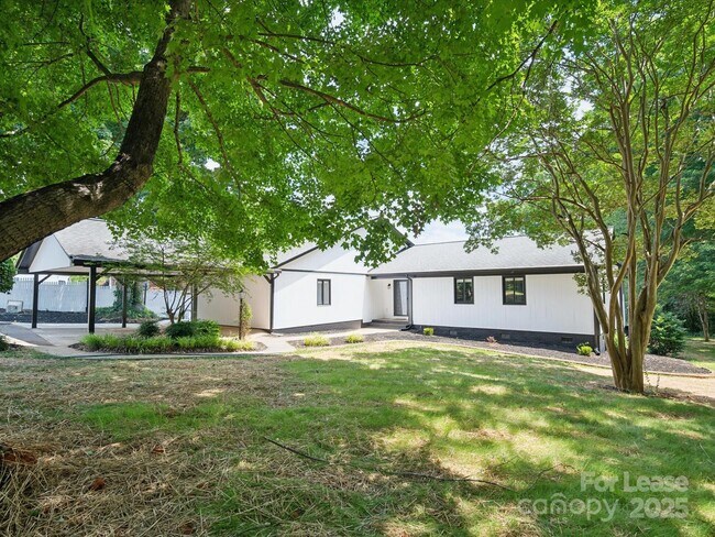 Foto del edificio - 4954 Moonlite Bay Dr