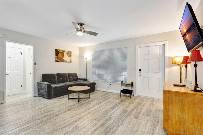 Building Photo - 3208 Marine Dr