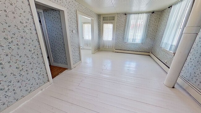 Building Photo - Country 3-Bedroom Farmhouse