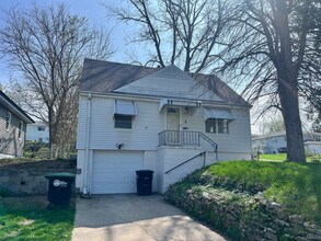 Building Photo - 2537 S 46th Ave