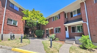 Building Photo - 2343 SW Cedar St