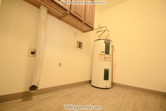 Laundry Room - 1584 Governors Blvd