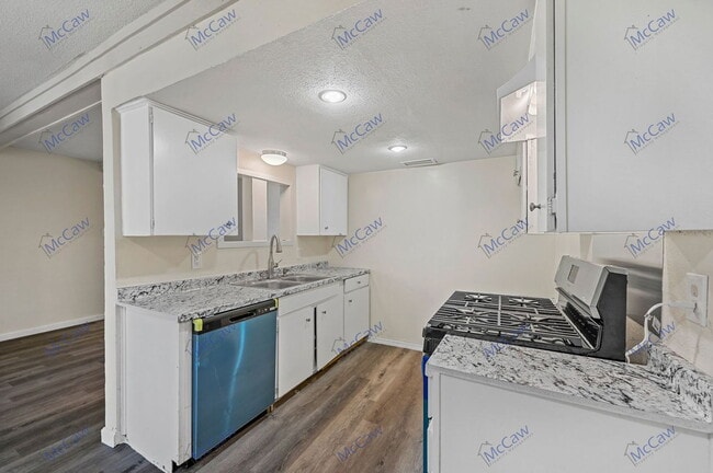 Building Photo - 15122 Marsha Dr