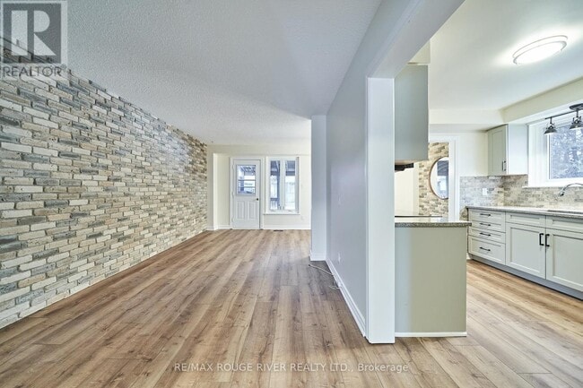 Building Photo - 632 Balsam Crescent