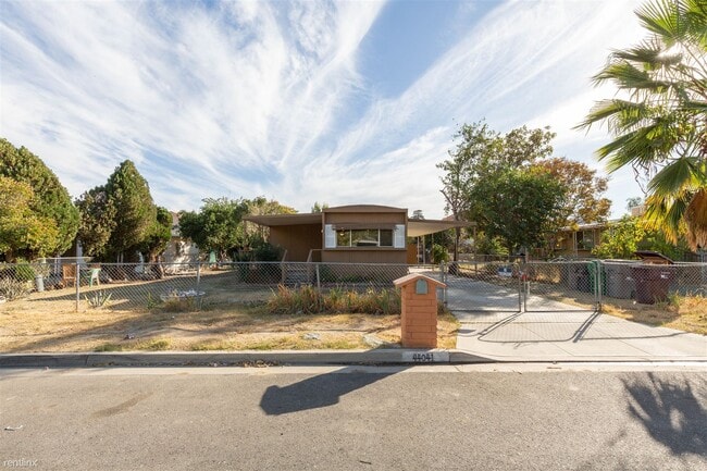 Building Photo - 3 br, 2 bath Mobile Home - 44041 Thomas St...