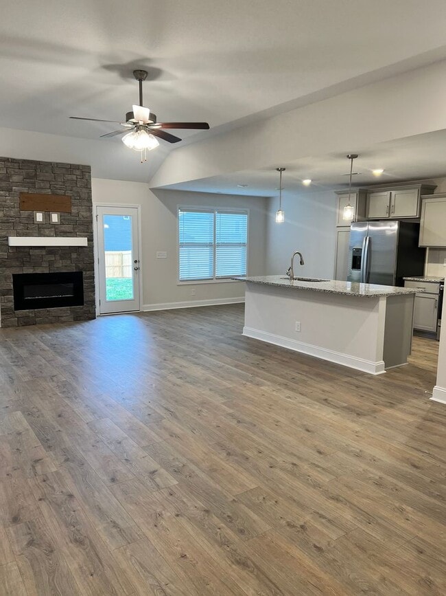 Foto del edificio - Brand New Home is Cherry Fields!