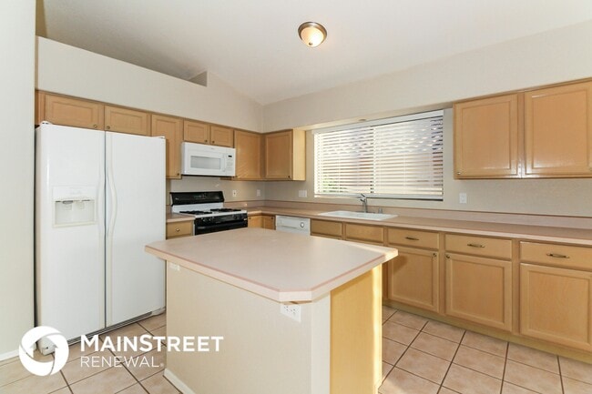 Building Photo - 11151 N Desert Flower Dr