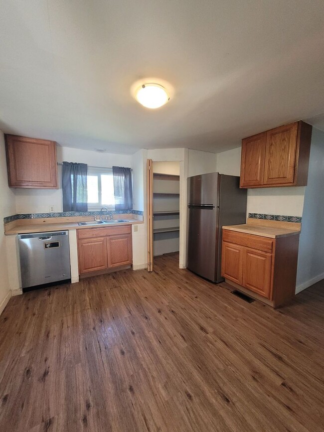 Foto del edificio - 3Bd, 2BA in Desirable North Gilham Area!