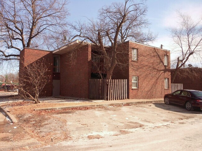 Building Photo - 119 St Louis Rd