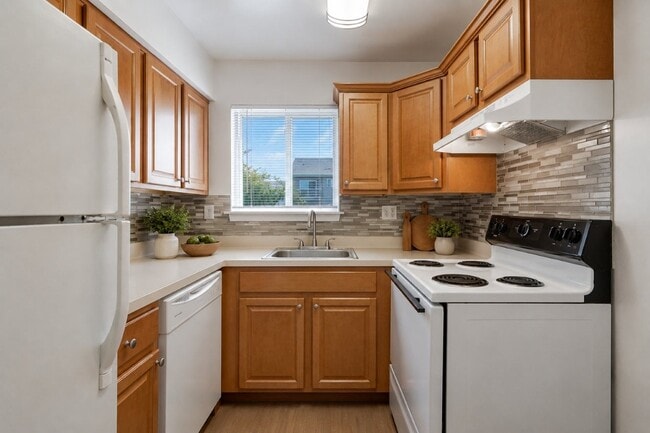 Building Photo - Penbrooke Meadows Apartment Homes