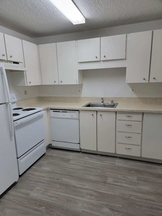 Kitchen - 4114 7th St SW