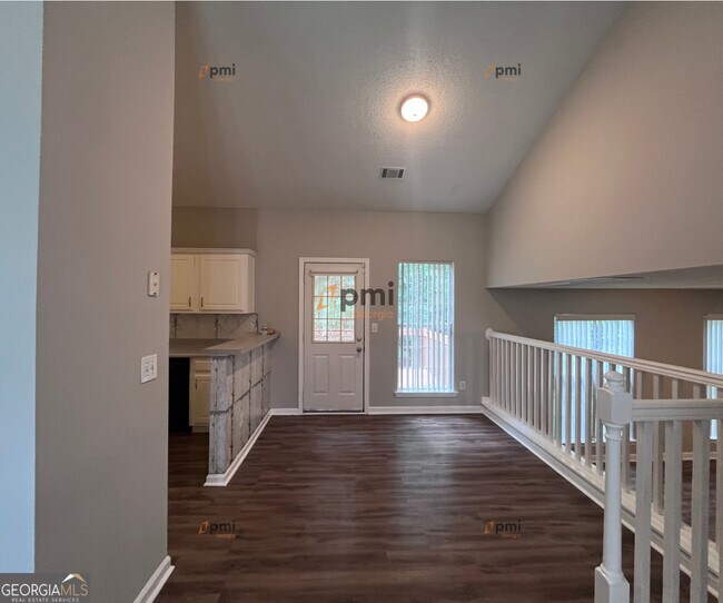 Building Photo - 9511 Rollinghills Dr