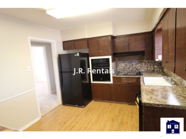 Building Photo - 1104 S. 17th Street, Copperas Cove TX, 76522