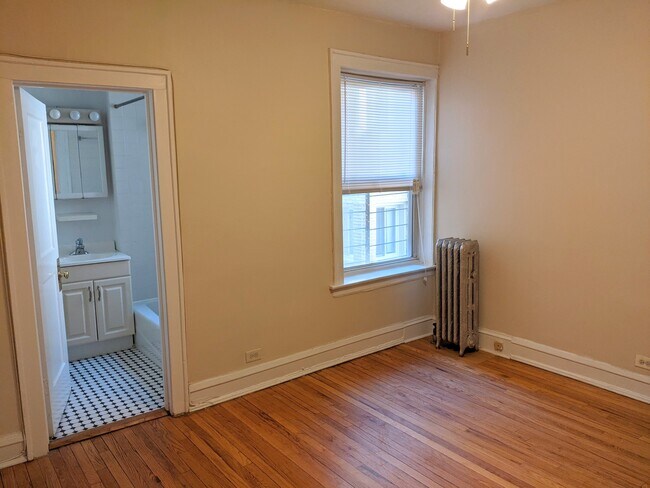 Foto del edificio - 1208 W Chase Ave