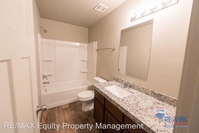 Foto del edificio - 3 br, 2.5 bath House - 14429 S Ferndale Way