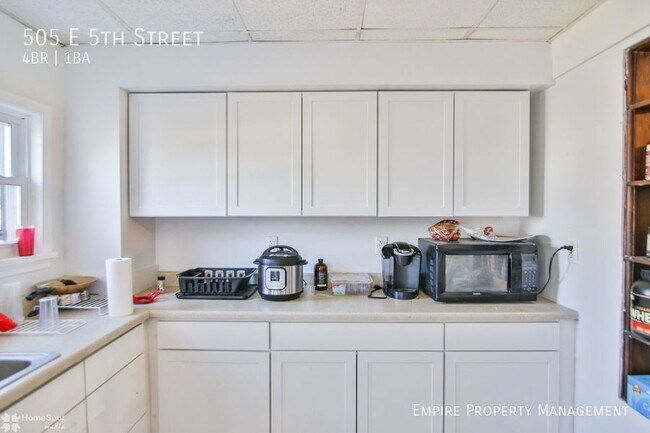 Building Photo - 4 Bedroom / 1 Bathroom Home in Bethlehem!