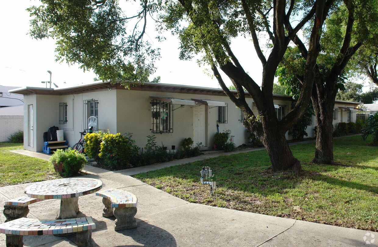Foto principal - 417 SE 14th Ct