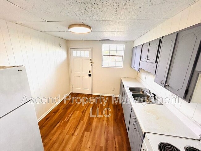 Building Photo - 586 Withrow Rd