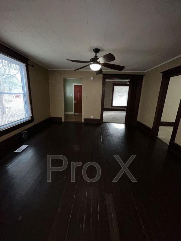 Foto del edificio - 404 W 1st St