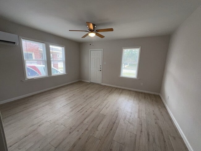 Building Photo - 1006 Studewood St