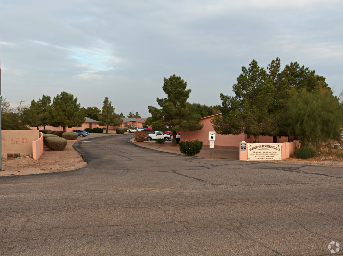 Primary Photo - Florence Sunrise Apartments