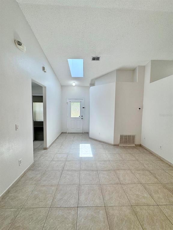 Building Photo - 147 S Roma Way