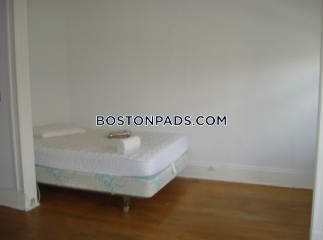 Foto del edificio - 46 Westland Ave