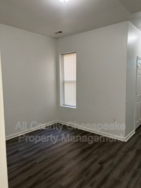 Building Photo - 2023 W Lanvale St