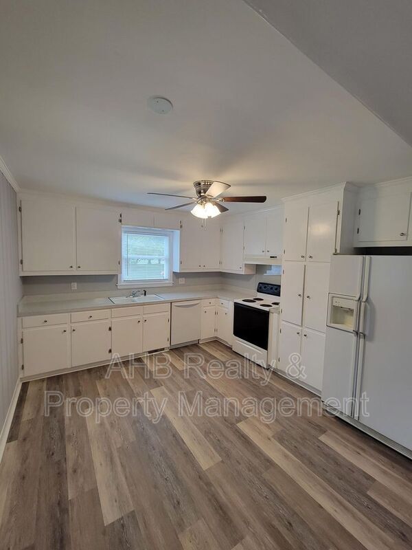 Foto del edificio - 801 Sycamore Rd