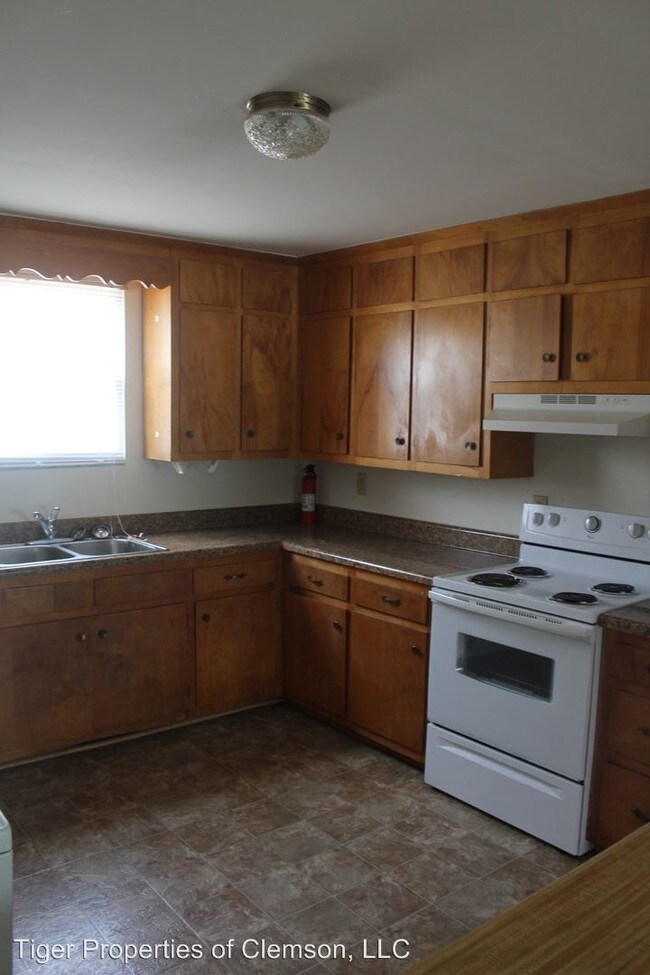 Foto del edificio - 103 Pine Lake Dr